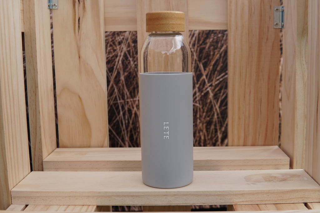 LETE Glass Water Bottle grey with bamboo lid